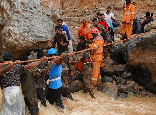 India News | Kerala Landslides: Death Toll Rises to 158; CM Vijayan Holds Review Meeting, to Visit Wayanad Tomorrow