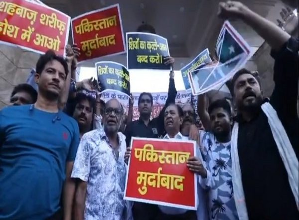 World News | Shia Muslims in Lucknow Hold Protest Against Sectarian Violence in Pakistan