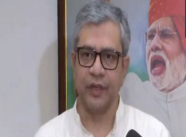 Business News | 1389.5 Hectare Land Acquired for Mumbai-Ahmedabad Bullet Train Project: Minister Vaishnaw