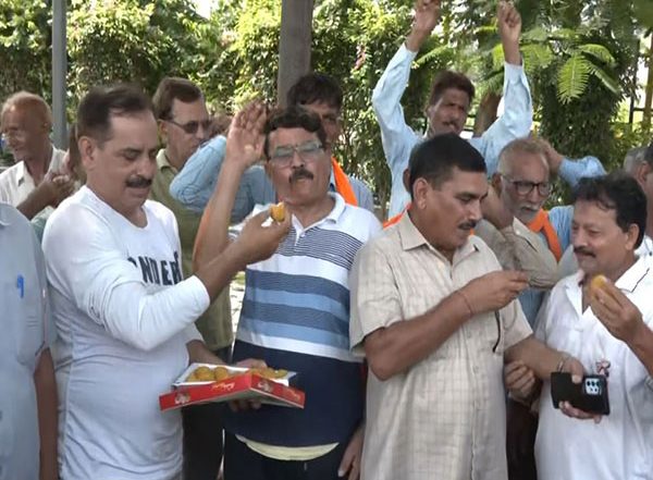 India News | West Pakistani Refugees Celebrate 'right to Property' After the Abrogation of 370.