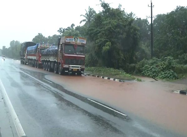 India News | Karnataka: Holiday Declared for Schools, Colleges on Thursday Amid Orange Alert for Rain in Dakshina Kannada