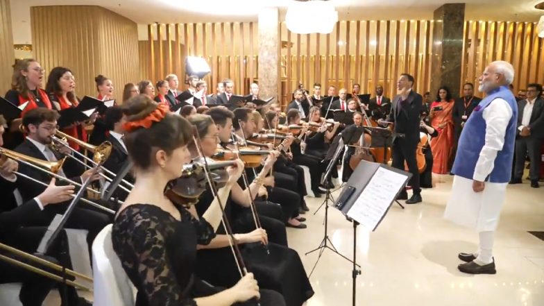 PM Narendra Modi Receives Grand Welcome in Austria With Beautiful Rendition of ‘Vande Mataram’ by Austrian Artists at Vienna Hotel (Watch Video)