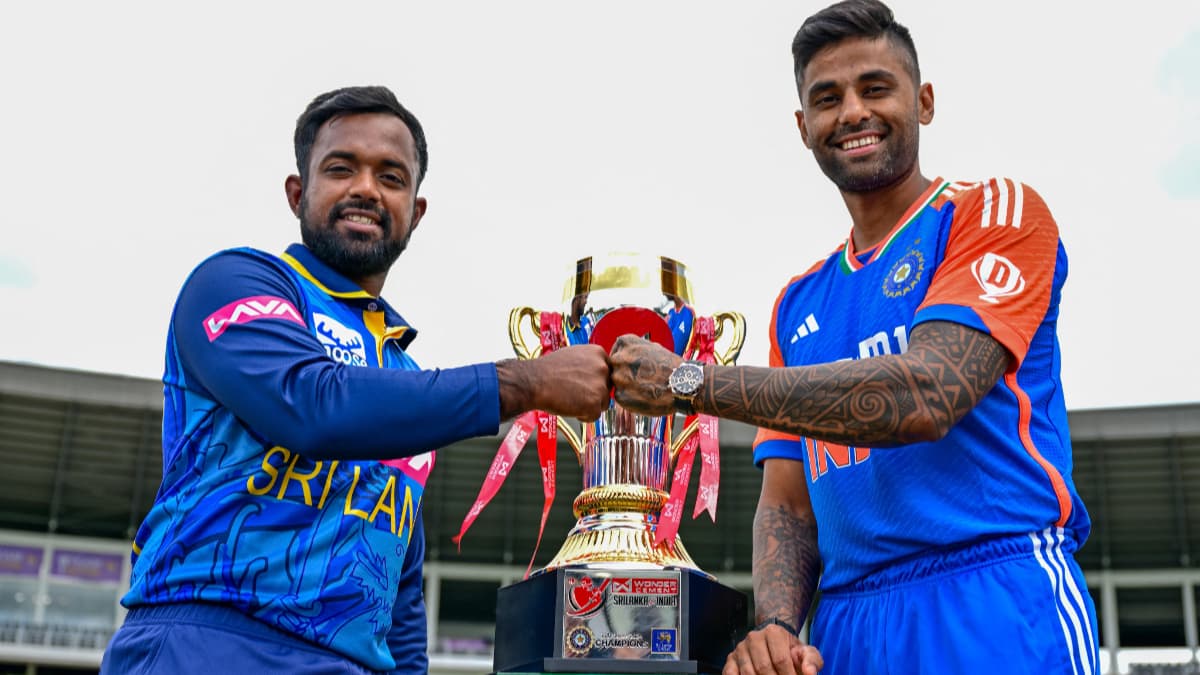 Sri Lankan Captain Wanindu Hasaranga with Indian captain Suryakumar Yadav in Ind Vs SL T20Is