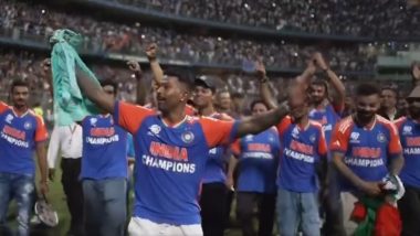 Hardik Pandya Unintentionally Catches Fan's T-Shirt Thrown At Him During Team India's T20 World Cup 2024 Victory Celebration at Wankhede Stadium, Leaves Jasprit Bumrah in Splits (Watch Video)
