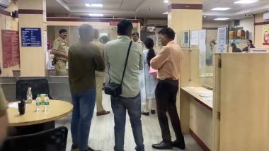 Bank Robbery in Indore Caught on Camera: Masked Man Wearing Raincoat Enters PNB Bank, Loots INR 6.5 Lakh from Cashier at Gun-Point (See Pic and Videos)