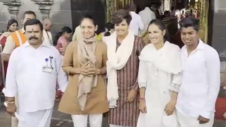 Harmanpreet Kaur, Shafali Verma and Other India Women Cricketers Offer Prayers at the Tirupati Balaji Temple (Watch Video)