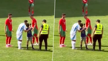 Fan Invades Pitch, Clicks Selfie With Julian Alvarez During Argentina vs Morocco Paris Olympics 2024 Match; Video Goes Viral