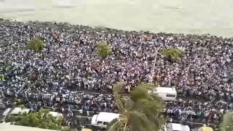 Mumbai: Fans Gathered at Marine Drive for Team India’s Victory Parade Make Way for Ambulance Ahead of Rohit Sharma’s T20 World Cup Winning Team’s Arrival (Watch Video)