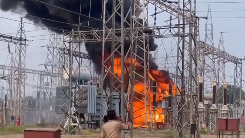 Punjab Fire: Massive Blaze Erupts in Powerhouse of Singhan Wala Village in Moga (Watch Video)