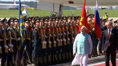 PM Narendra Modi Received by Russia's First Deputy PM Denis Manturov, Accorded Guard of Honour at VNUKOVO-II International Airport in Moscow (Watch Video)