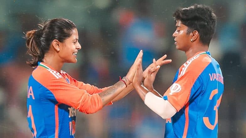 Pooja Vastrakar, Radha Yadav Shine as India Women Bowl Out South Africa Women for 84 in 3rd T20I