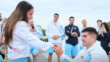 Argentina Handball Player Pablo Simonet Proposes to Women's Hockey Team's Pilar Campoy at Paris Olympics 2024 Games Village, See Pics and Video