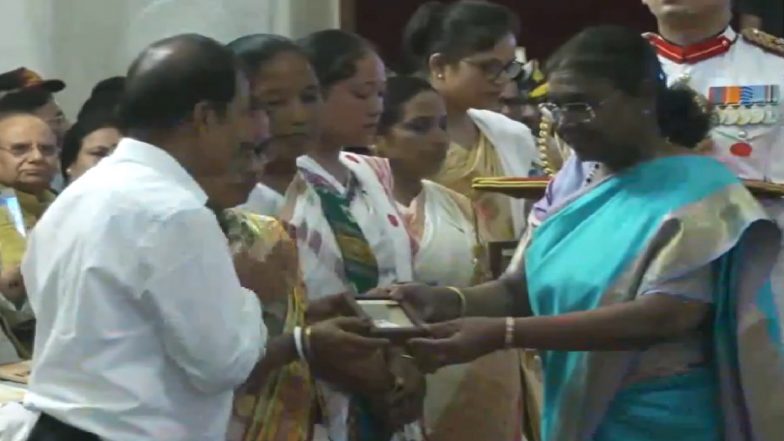 Gallantry Awards 2024: President Droupadi Murmu Confers Awards to 6 CRPF Personnel, Including 4 Posthumously, During Defence Investiture Ceremony (Watch Video)