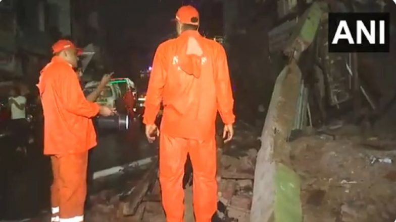Delhi Rains: House Collapses in Sabzi Mandi Area After Heavy Rain, Rescue Operation Underway (Watch Video)