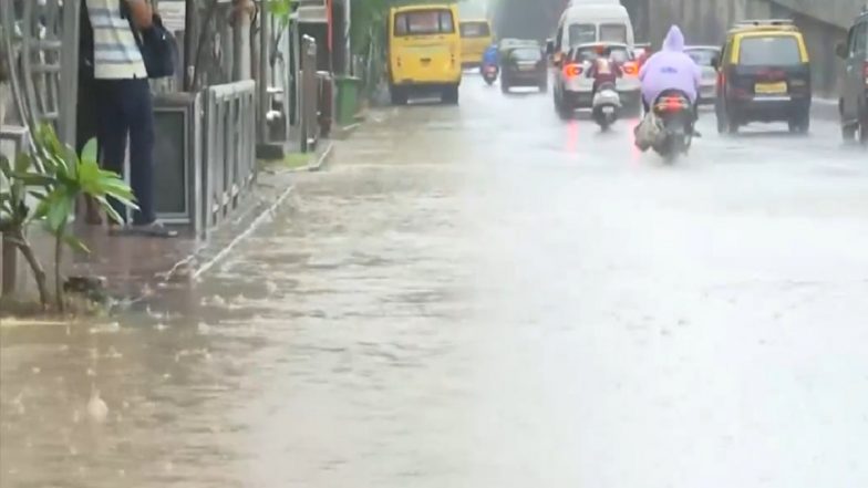 Mumbai Rains: Heavy Showers Lash City, Residents Complain of Waterlogging (Watch Videos)