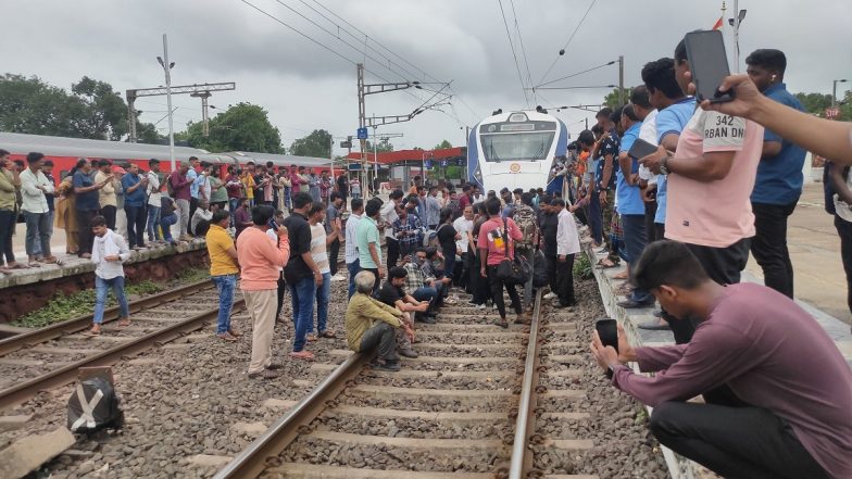 Mumbai Rains: Long-Distance Trains Rescheduled Amid Rains; Services Restored on Kalyan-Kasara Route, Says Central Railway