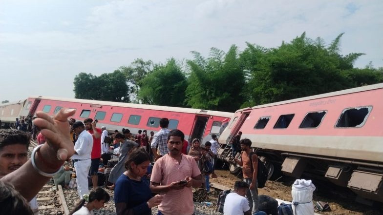 Uttar Pradesh Train Derailment: 4 Coaches of Chandigarh-Dibrugarh Express Derail in Gonda, No Passenger Injured (Watch Videos)