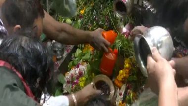 Sawan Shivratri 2024: Devotees Throng Temples To Offer Prayers on Occasion of Shivratri in Holy Month of Sawan (Watch Videos)