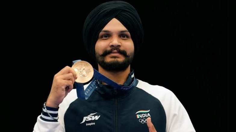 Paris Olympic Games 2024 Bronze Medalist Sarabjot Singh Receives Warm Welcome at Delhi Airport (Watch Video)