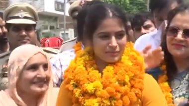 Indian Double Olympic Medallist Manu Bhaker Receives Warm Welcome at Her Maternal Grandparents’ Residence in Khanpur Khurd (Watch Video)