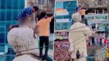 Bangladesh Unrest: Man Urinates on Statue of Sheikh Mujibur Rahman in Dhaka, Disturbing Video Surfaces