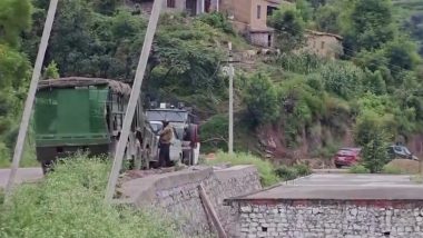 Jammu and Kashmir: Encounter Breaks Out Between Terrorists and Security Forces in Rajouri (Watch Video)