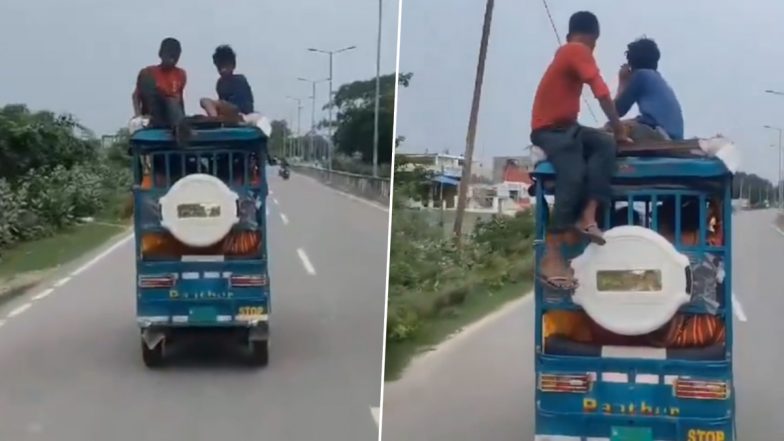 Shravasti: E-Rickshaw Driver Endangers Life of Children as 2 Boys Seen Travelling on Top of Vehicle, Police Register FIR After Video Surfaces