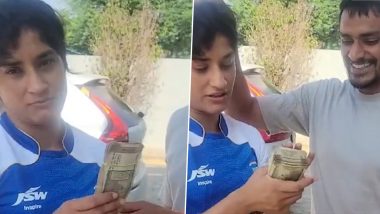 Vinesh Phogat Shares Light Moment With Brother Harvinder Phogat While Celebrating Raksha Bandhan at Balali Village After Paris Olympics 2024 Heartbreak (Watch Video)