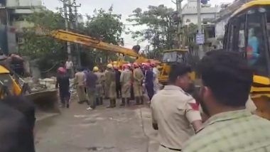 Delhi House Collapse: Several People Feared Trapped After House Collapses in Jahangirpuri (Watch Video)