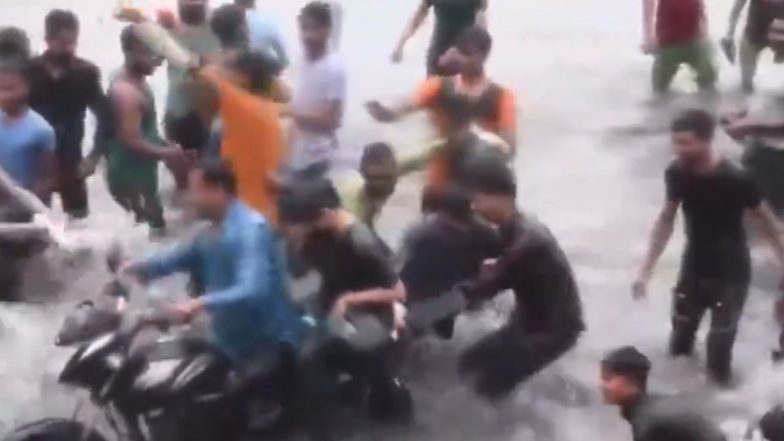 Uttar Pradesh Horror: Police Remove Three Officers, Suspend Five After Woman on Bike Harassed in Lucknow, Video Goes Viral