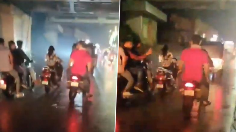 Agra: 5 Men on Bike Pass Obscene Comments on Woman Riding 2-Wheeler, Kick Her Vehicle in Middle of the Road in Uttar Pradesh; Police Responds After Video Goes Viral