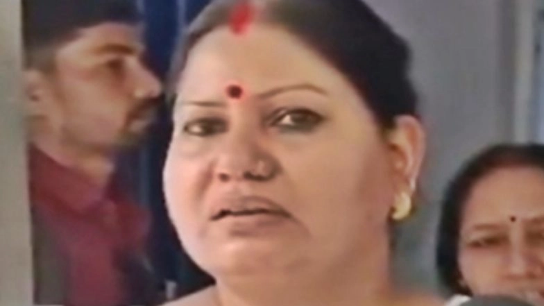 Patna Shocker: 2 Bike-Borne Men Snatch Gold Chain of RJD MLA Suday Yadav’s Wife, Victim Sustains Minor Injures; FIR Registered