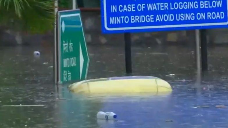 Delhi Waterlogging: Autorickshaw Submerged on Minto Road Amid Heavy Rains, Video Surfaces