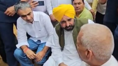 Vinesh Phogat Disqualified From Paris Olympics 2024: Punjab CM Bhagwant Mann Meets Indian Wrestler’s Uncle Mahavir Phogat, Questions Coaches and Physiotherapists (Watch Video)