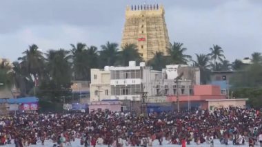 Aadi Amavasai 2024: Devotees Take Holy Dip, Offer ‘Tarpan’ at Harbour Beach in Thoothukudi on the New Moon Day (Watch Videos)