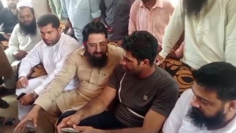 Arshad Nadeem Felicitated by Lashkar-e-Taiba Terrorist Muhammad Harris Dar After Winning Gold Medal for Pakistan in Paris Olympics 2024, Video Surfaces