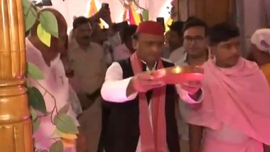 Krishna Janmashtami 2024: Samajwadi Party Chief Akhilesh Yadav Offers Prayer at Radha Krishna Temple in Lucknow (Watch Video)