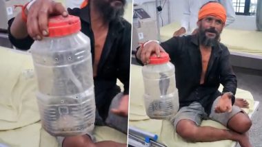 Uttar Pradesh Snake Bite Drama: Man Shows Live Snake to Doctors After Being Bitten by Reptile in Lakhimpur, Video Surfaces