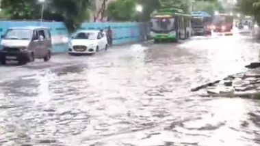 Delhi Rains: Traffic Snarls, Life Comes to Standstill as Parts of National Capital Face Waterlogging Following Heavy Downpour, IMD Issues Yellow Alert (Watch Video)