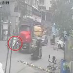 Mumbai Road Accident: Woman on 2-Wheeler Attempting To Overtake Tanker Dies After Losing Control and Coming Under Wheels, Disturbing Video Surfaces