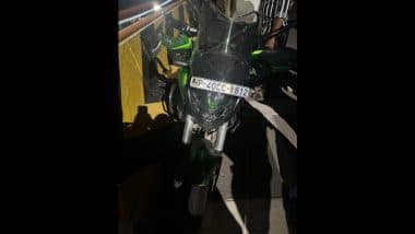 Hyderabad Accident: 2 Youths Die As Bike Rams Into Median and Fly in Air Before Falling Down From Kothaguda Flyover on Gachibowli Road (See Pic and Video)