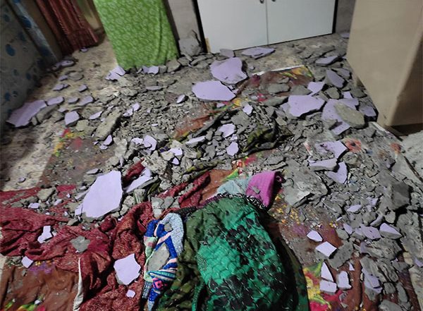 India News | Maharashtra: Plaster from House Ceiling Fell on Two in Diva Area of Thane District