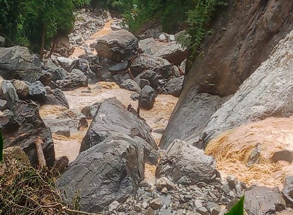 India News | Indian Coast Guard, Army, IAF Rescue 3 Personnel Stranded at Waterfalls in Wayanad