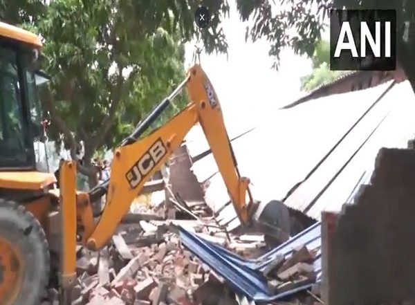 India News | Ayodhya Administration Demolishes SP Leader and Rape Accused's Illegal Bakery