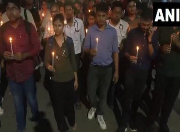 India News | Kolkata: Students Hold Candle March After Junior Doctor Found Dead on College Premises
