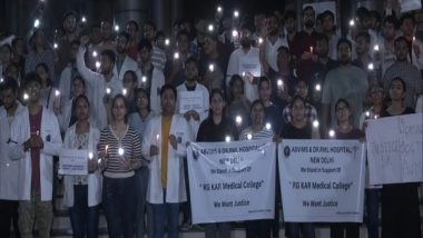 India News | Delhi: RML Hospital Doctors Protest over Death of Woman Trainee Doctor in Bengal