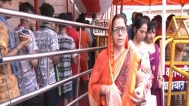 India News | Devotees Offers Prayers to Lord Shiva on Fourth Monday of Shravan in Uttar Pradesh