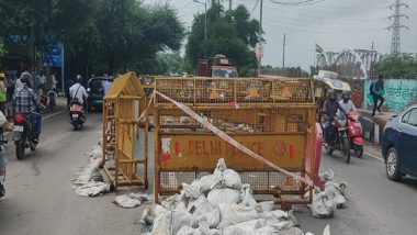 India News | Delhi: Traffic Affected on Ghazipur Dairy Farm Road Due to Sewer Line Damage