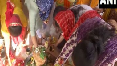 India News | Bihar: Devotees Offer Prayers at Lord Shiva Temple in Patna on Last Monday of Sawan