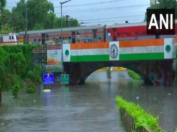 Severe Waterlogging and Traffic Disruptions After Early Morning Downpour in Delhi  